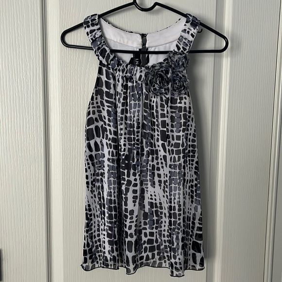 Black, grey, and white tank with flower detail - Picture 1 of 5